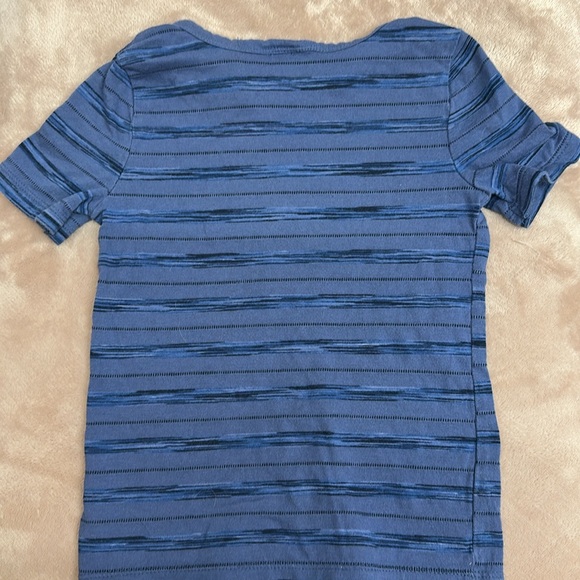 Boys Old Navy Tee - Picture 3 of 3